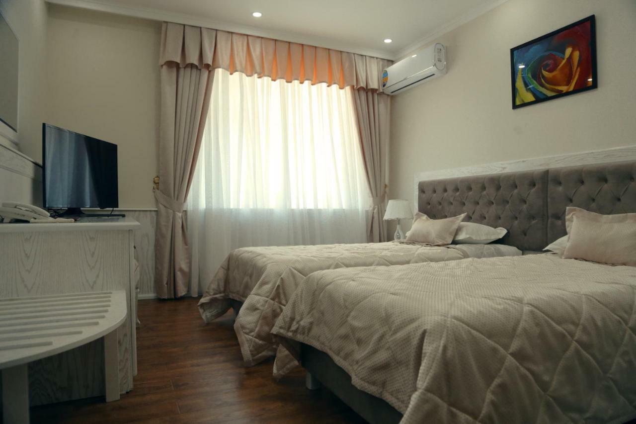 אורגנץ' Bravolyuks Hotel מראה חיצוני תמונה