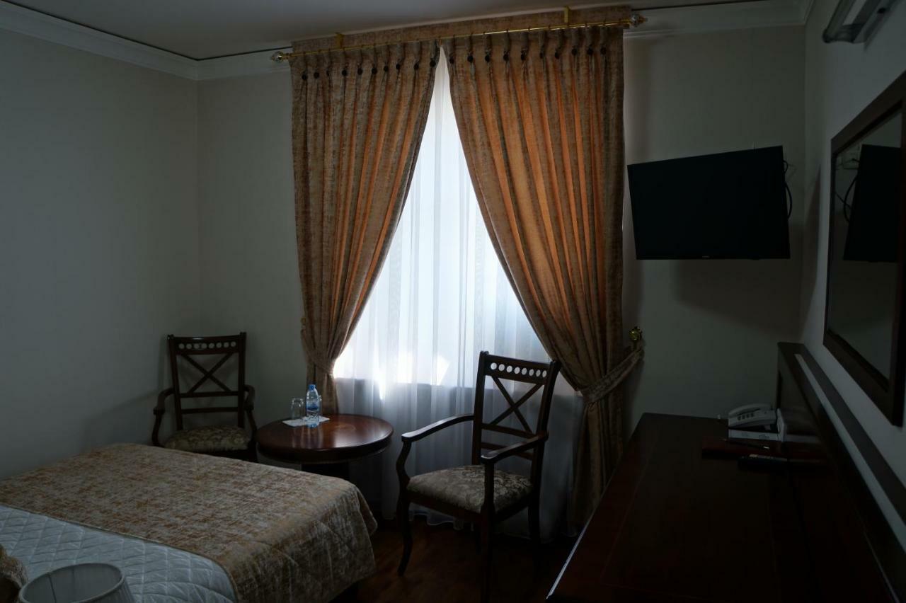אורגנץ' Bravolyuks Hotel מראה חיצוני תמונה